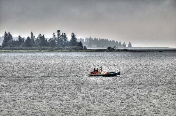 Brooklin-Lobstermen-morning-preparing